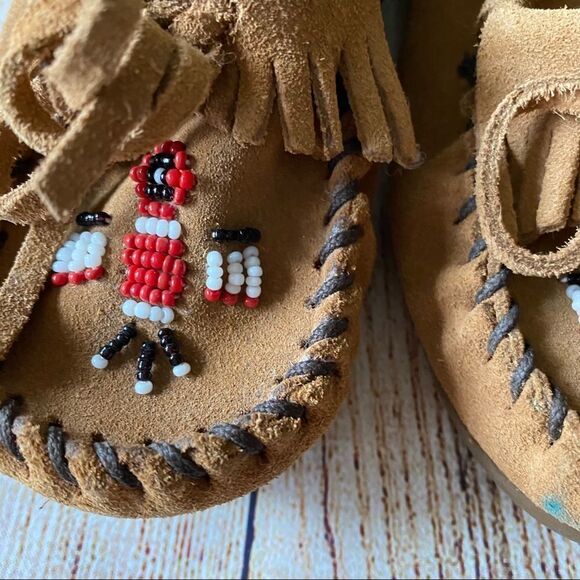 Minnetonka WOMENS Thunderbird II Beaded Suede - Picture 2 of 10